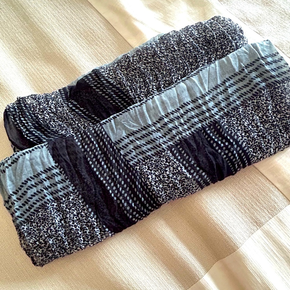 Women’s infinity scarf, pattern of blue tones, one size
